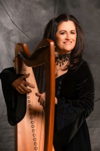 Photof of Lynda with harp